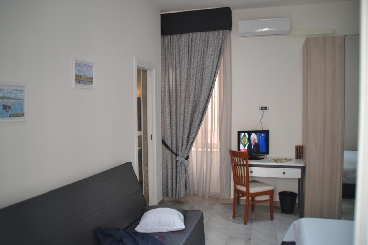 2 Passi A Napoli Bed & Breakfast Екстериор снимка