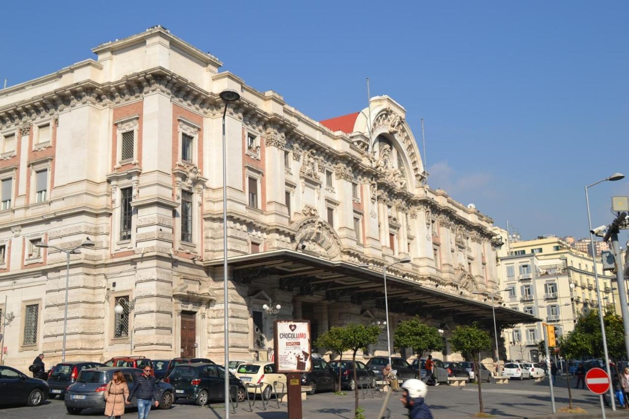 2 Passi A Napoli Bed & Breakfast Екстериор снимка