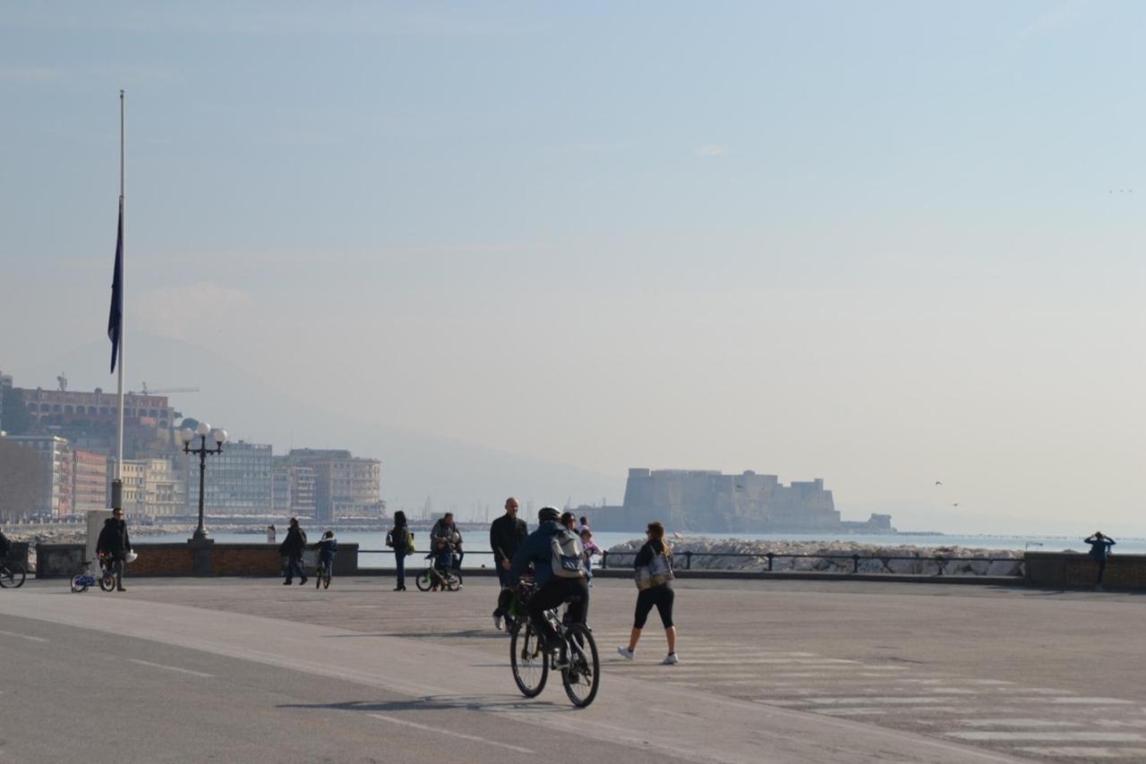 2 Passi A Napoli Bed & Breakfast Екстериор снимка