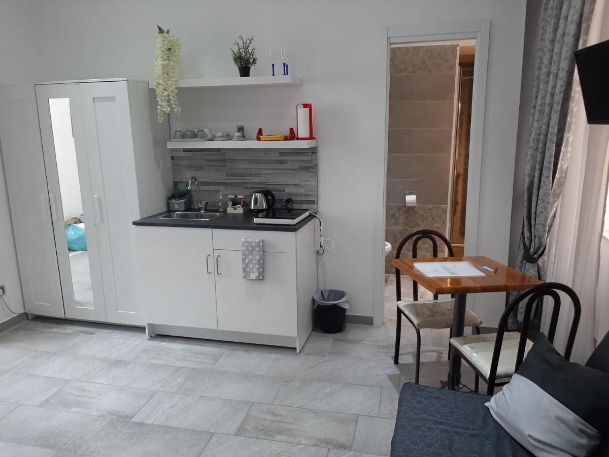 2 Passi A Napoli Bed & Breakfast Екстериор снимка