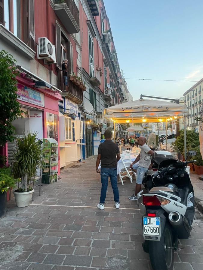 2 Passi A Napoli Bed & Breakfast Екстериор снимка